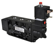 Zawór 120Vac 5/2 z blokadą elektromagnetyczną/sprężyną powrotną 1/4” NPT z portem (K71DA00KS6K32) - Norgren