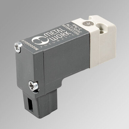 Elektrozawór 3/2 NC śr. 0.6 0.7W 24VDC plug-in - z przyłączami i stykami po tej samej stronie - z przesterowaniem ręcznym seria PLT-10 - Metal Work