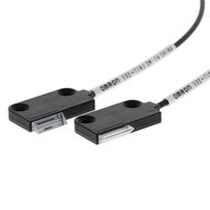 Głowica czujnika optycznego zaporowego, przelotowa, kwadratowa, widok z boku, wykrywanie obszaru 11 mm, światłowód R10, kabel 2 m (E32-T16J 2M) - Omron