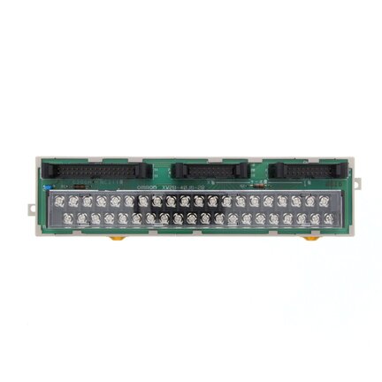 Moduł przekaźnika serwomechanizmu, 2 osie. Dla CS1W-NC213/233/413/433, CJ1W-NC213/233/413/433, C200HW-NC213/413, C500-NC113/211 i C200H-NC211 (XW2B-40J6-2B) - Omron