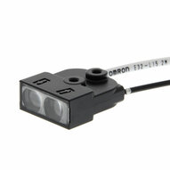 Głowica czujnika światłowodowego, o ograniczonym odbiciu, kwadratowa, widok z góry, zintegrowana soczewka, światłowód R25, kabel 2 m (E32-L15 2M) - Omron