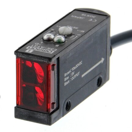 Czujnik optyczny zaporowy, odbiornik przelotowy, 7 m, DC, 3-przewodowy, PNP, poziomy, kabel 2 m (E3S-AT31-D 2M) - Omron